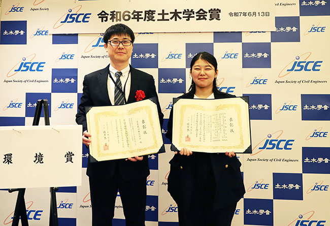 当社技術研究所の小島と環境経営推進室の宮澤